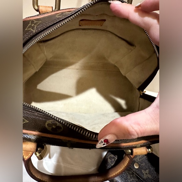 Louis Vuitton Monogram Manhattan PM, Wallet & #318 LV Lock Bundle - Picture 9 of 16